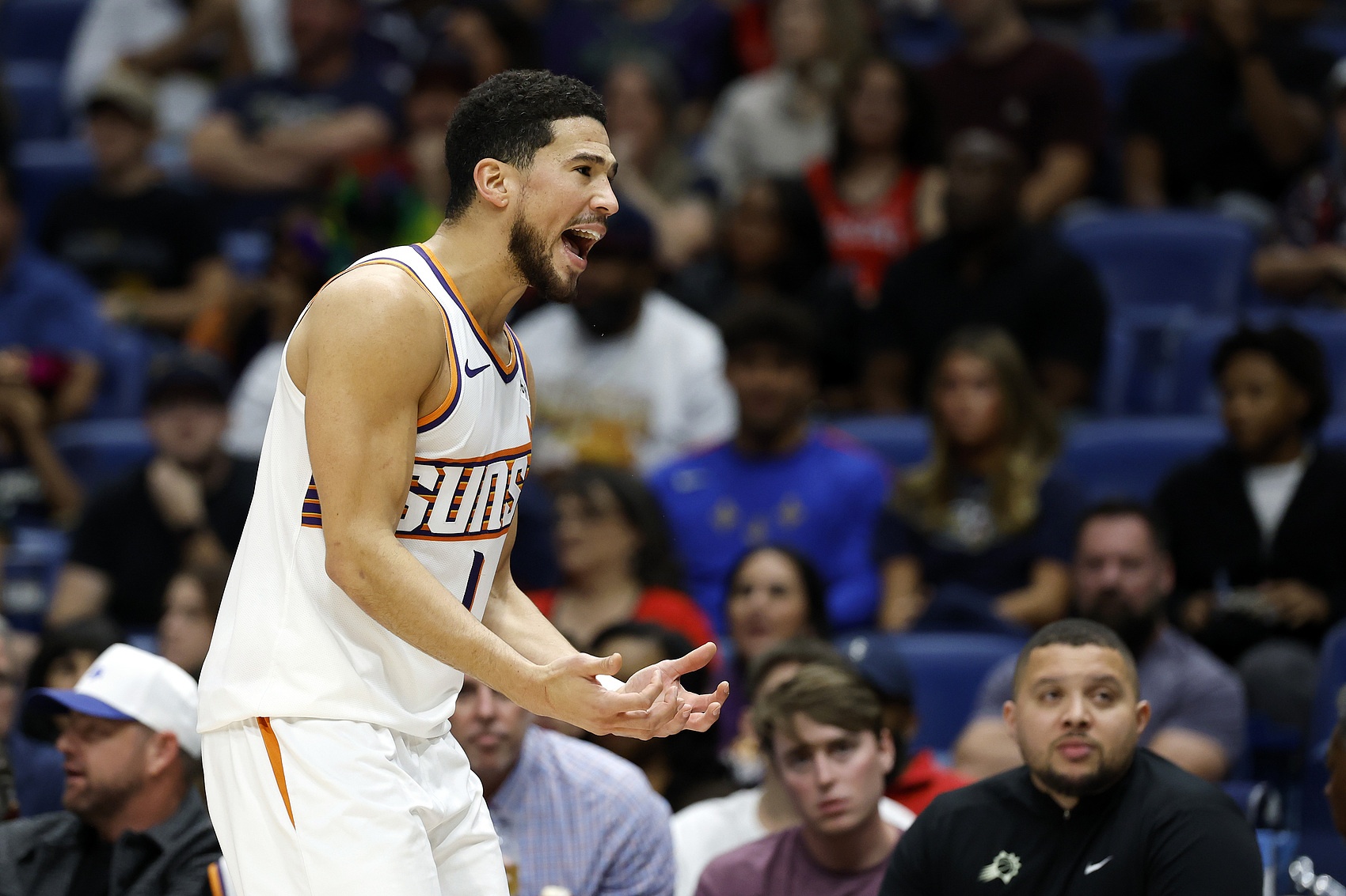 九游网站入口官网-错失关键球！布克21中9得到27分3助 关键时刻面对伊森单挑三不沾