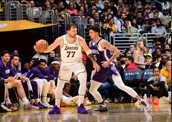 九游博彩平台-东契奇近3战场均31.7分命中率57%！赛后谈外界批评：我尽量不理会